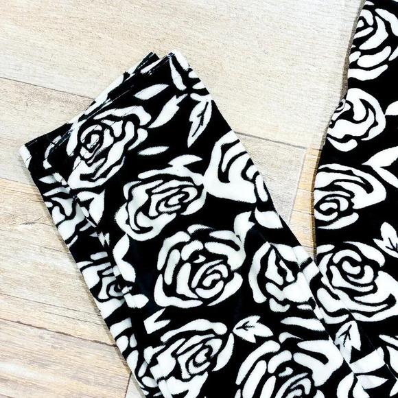 CHERIE BLISS Black floral teddy leggings - Picture 3 of 7